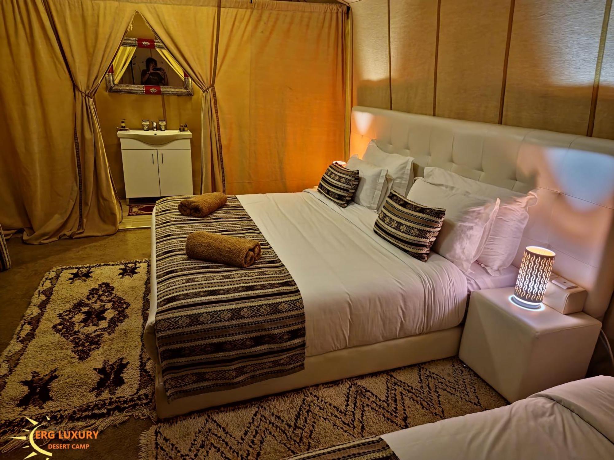 Saharian Luxury Camp Hotel Merzouga Bagian luar foto